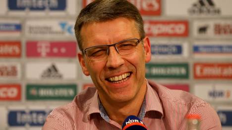 Hamburger SV - Training Session and Press Conference-Peter Knäbel
