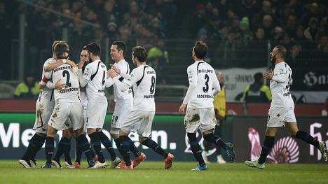 Der SC Paderborn jubelt über den Sieg bei Hannover 96