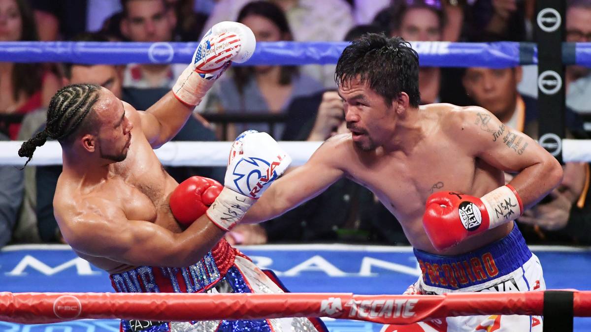 Manny Pacquiao (r.) hat sich zum ältesten Weltergewichts-Weltmeister der Geschichte gekrönt. "Pac Man" gewann in der Nacht auf Sonntag gegen WBA-Superchampion Keith Thurman und darf sich mit 40 Jahren nochmal einen Weltmeister-Titel überschnallen