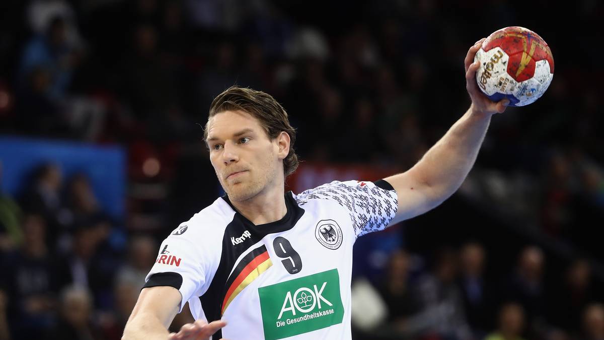 Der Grund: Mit den Nationalspielern Tobias Reichmann (Rechtsaußen, im Bild), Abwehrchef Finn Lemke (kam aus Magdeburg) und Rückraumspieler Julius Kühn (kam aus Gummersbach) haben die Melsunger sich hervorragend verstärkt. Die MT hat das Zeug zum Favoritenschreck 