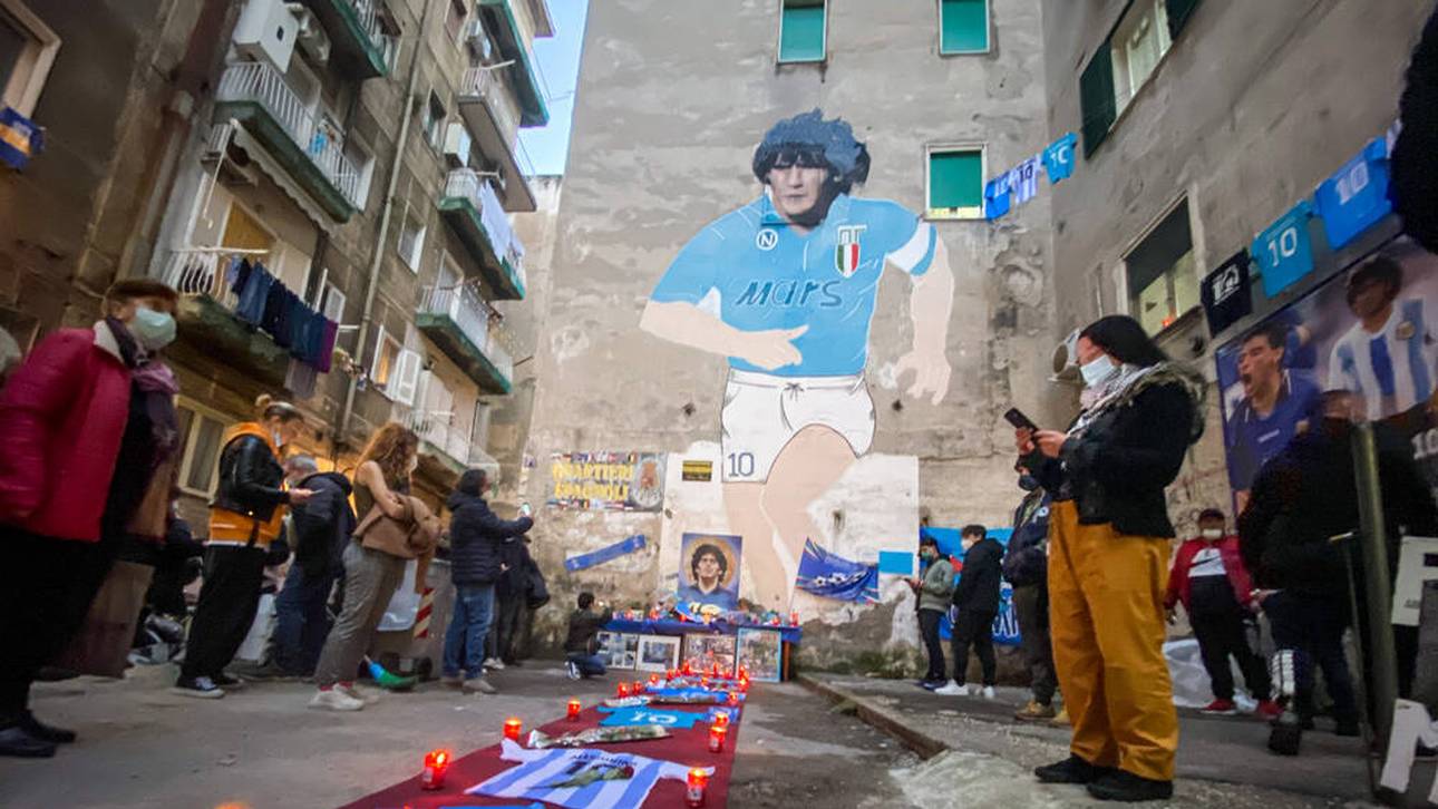 Neapel gedenkt seinem Helden