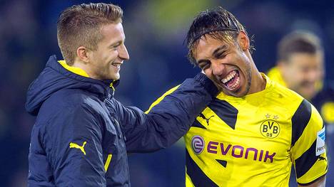 Marco Reus und Pierre-Emerick Aubameyang von Borussia Dortmund lachen