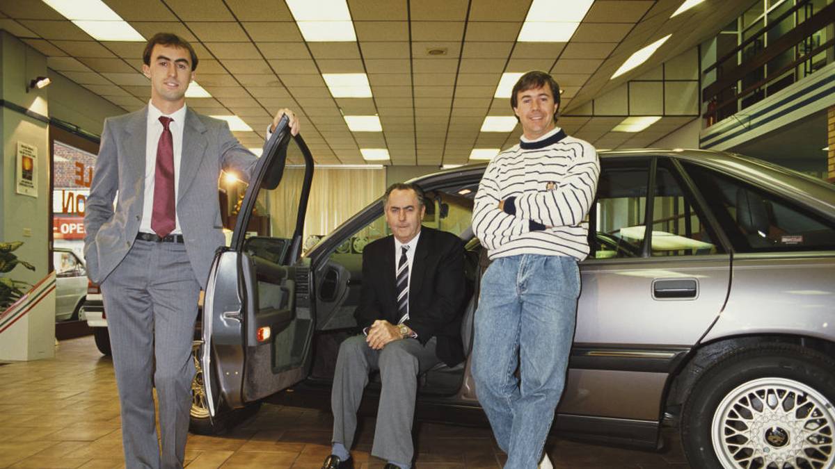 JACK SOWIE DAVID UND GARY BRABHAM: Der 2014 verstorbene Sir Jack Brabham prägte die Formel 1 immerhin 15 Jahre lang, fuhr von 1955 bis 1970 insgesamt 126 Rennen. Dabei feierte er 14 Siege und mit Cooper 1959 und 1960 zwei Titel sowie 1966 mit seinem eigenen Team und einem selbst konstruierten Boliden einen weiteren. "Black Jack" verstarb 2014 im Alter von 88 Jahren
