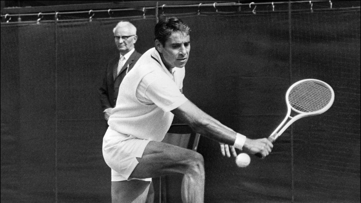 PLATZ 12: PANCHO GONZALES (2 GS-Siege) - Der US-Amerikaner gilt von 1954 bis Mitte der 60-er Jahre als bester Spieler der Welt. Sein großes Pech: Als Profi kann er vor der Open Era nicht an Grand Slams teilnehmen. Mit 43 Jahren gewinnt er als ältester Spieler aller Zeiten ein Profi-Tennisturnier. Der deutlich jüngere Emerson kann ihn nie besiegen, was die Qualität von Gonzales zeigt