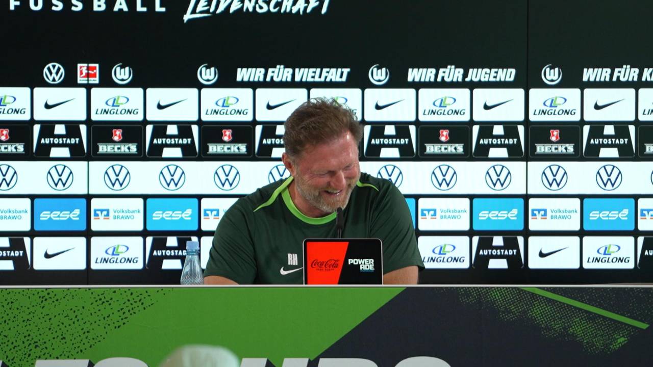 VfL Wolfsburg: Spieler vergessen! Ralph Hasenhüttl bekommt Lachflash