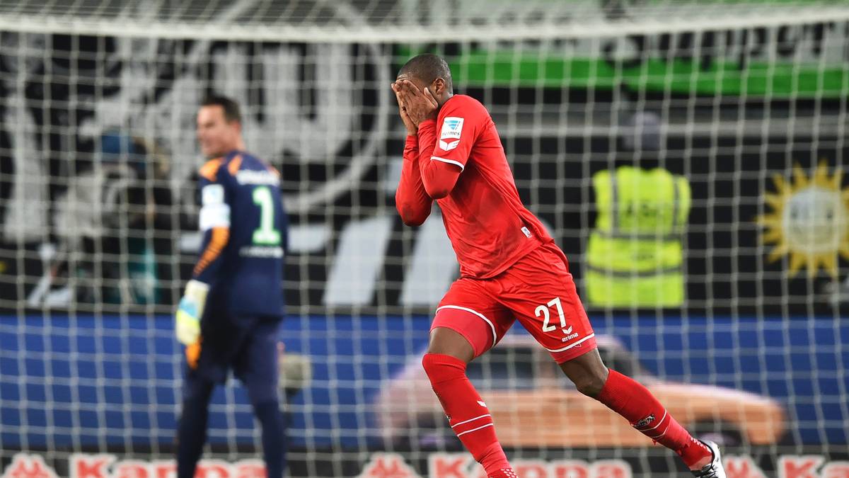 Das Spiel steuert auf einen Wolfsburger Sieg zu, doch dann legt Anthony Modeste eine Sahne-Auftritt hin