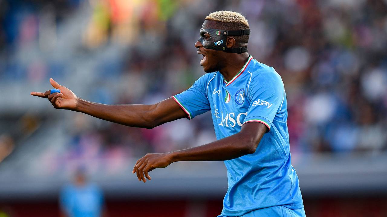 Neapel verlängert mit Leistungsträger