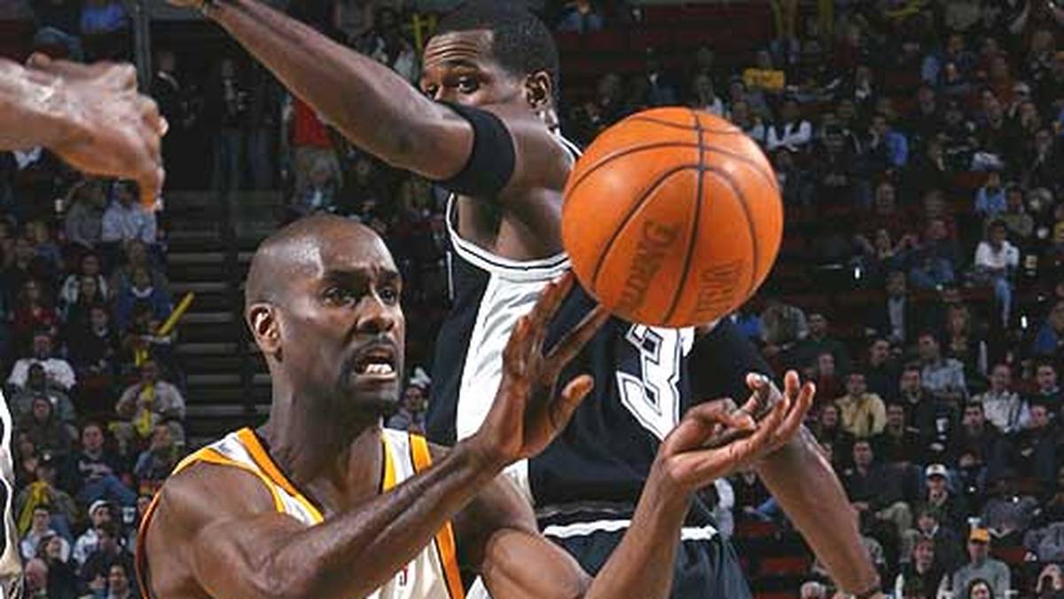 PLATZ 9 - GARY PAYTON: Payton ist eigentlich für seine Defense bekannt. Der neunmalige All-Star erlebt seine beste Zeit bei den Seattle SuperSonics. Mit Miami wird er 2006 NBA-Champion. 8966 Vorlagen sind aber auch nicht schlecht und bringen "The Glove" den neunten Platz