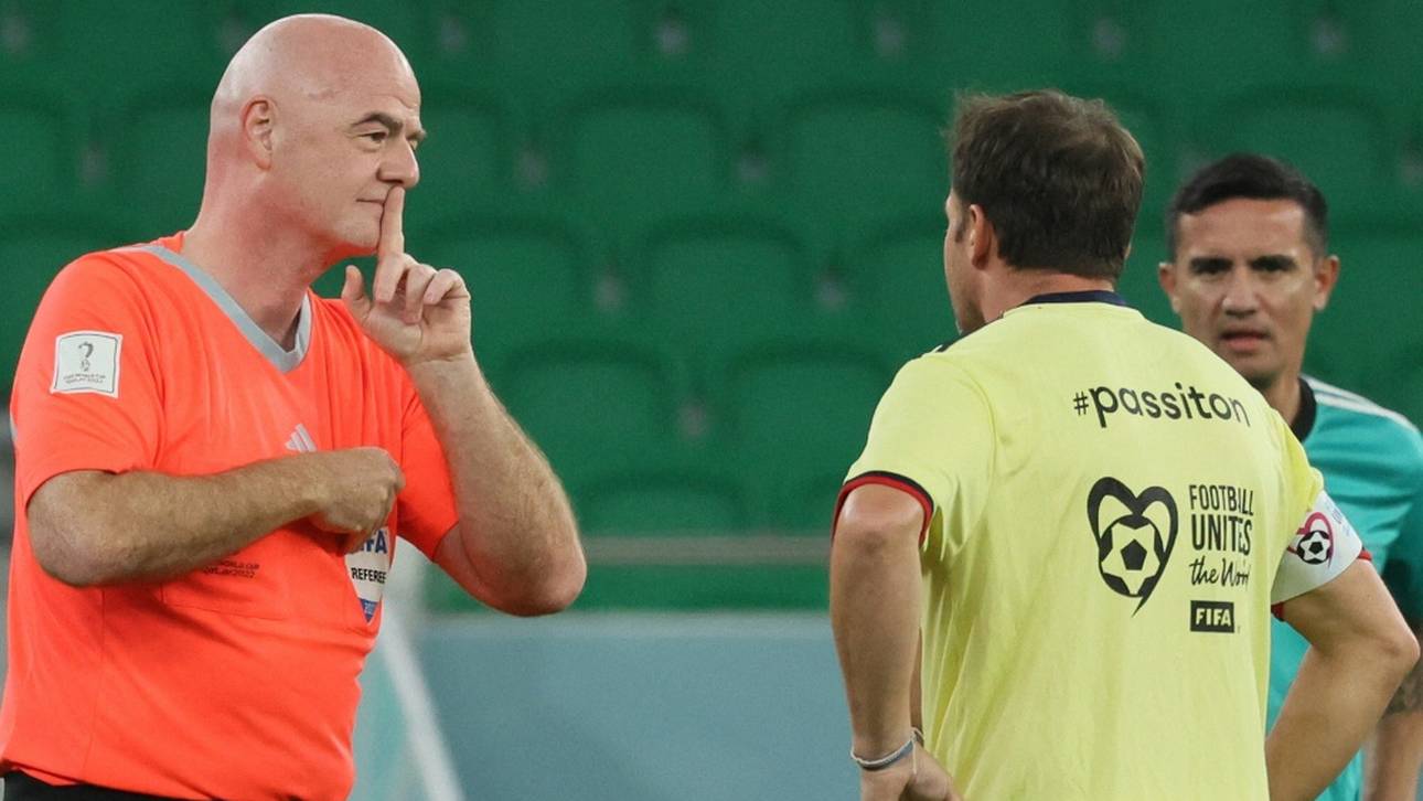 Infantino pfeift Legendenspiel