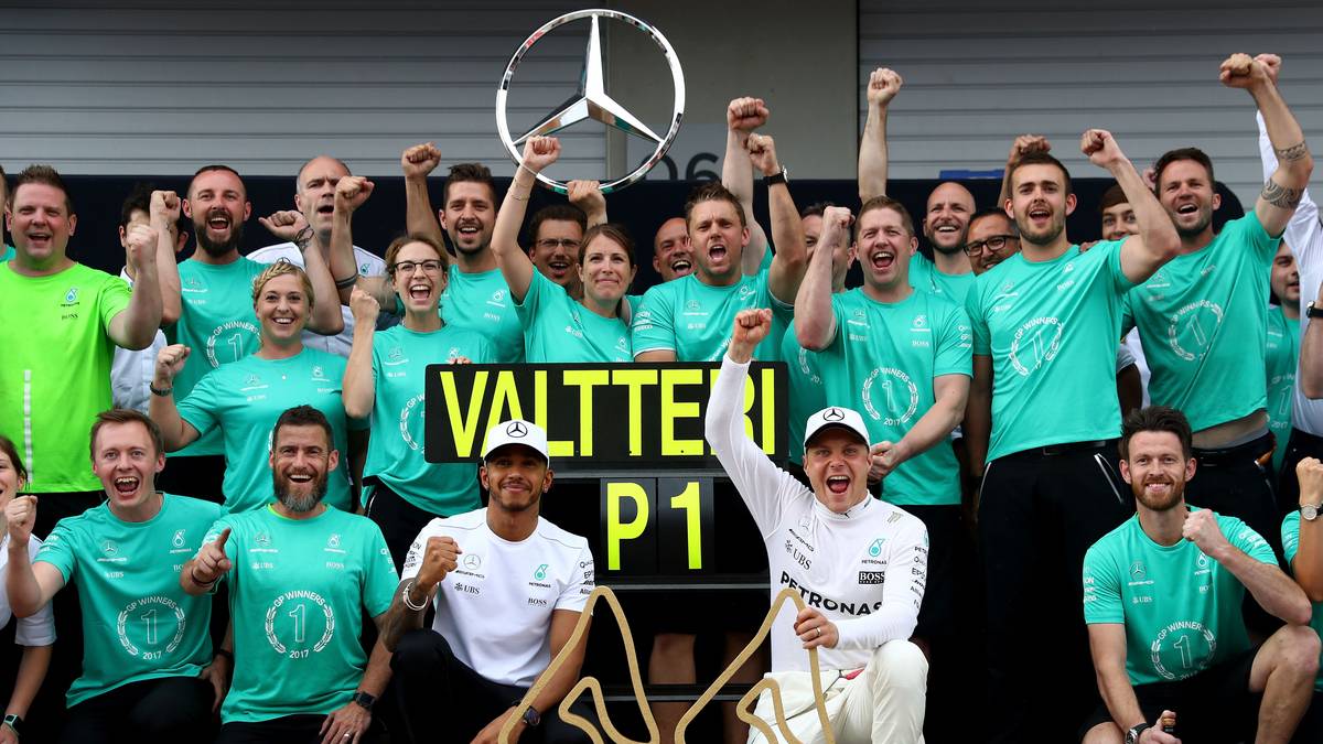 9. RENNEN, SPIELBERG: Wegen eines Getriebewechsels wird der Brite um fünf Startplätze nach hinten versetzt und muss von Rang acht ins Rennen starten. Dort kämpft sich Hamilton noch bis auf Rang vier vor. Nach Bottas' zweitem Sieg sieht es so aus, als könnte er Hamilton gefährlich werden. Vettel wird Zweiter. WM-STAND: Hamilton - Vettel 151:171