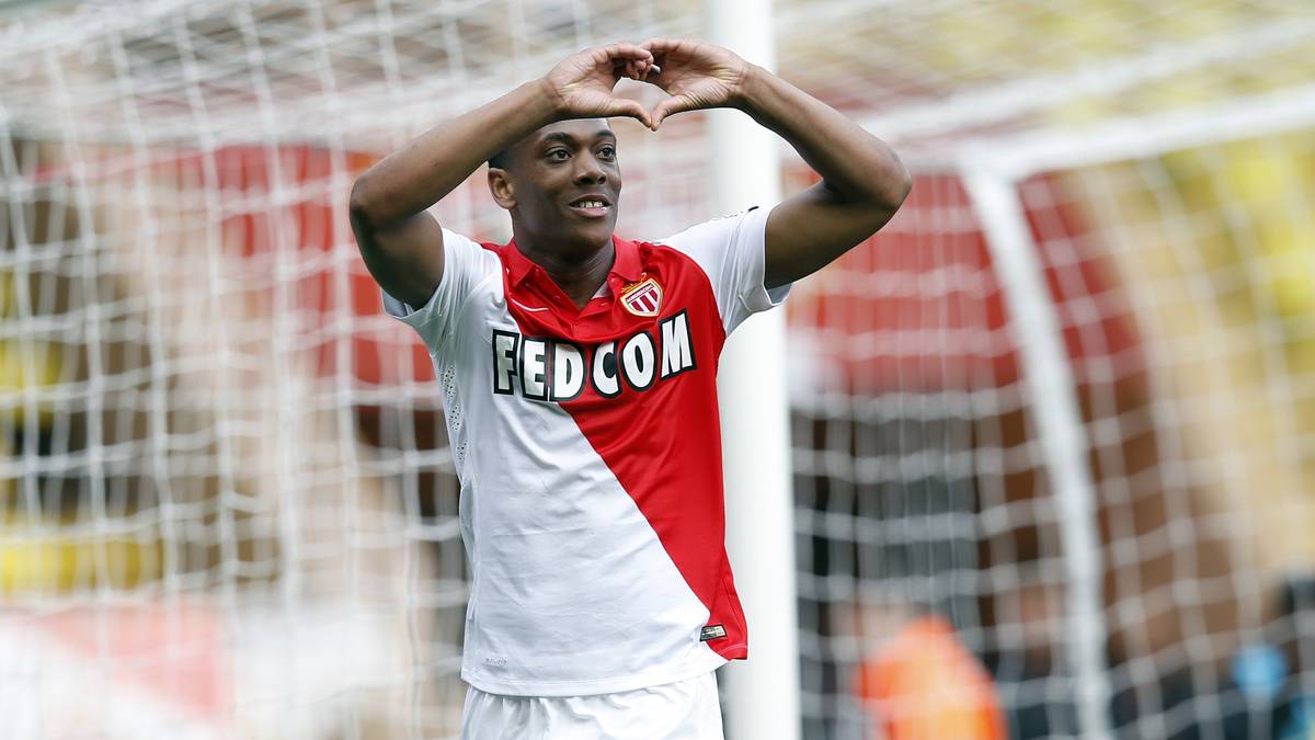 ANTHONY MARTIAL (Platz 8): Als damals 19-Jähriger kam der Franzose von der AS Monaco zu den "Red Devils" aus Manchester. United machte ihn im Jahr 2015 zum teuersten Teenager der Welt: 60 Millionen Euro war der Flügelstürmer schwer, sein Vertrag im Old Trafford läuft dieses Jahr aus