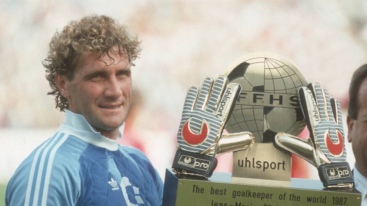 JEAN-MARIE PFAFF: Der Belgier kam im Alter von 28 Jahren und als gestandener Torwart zum FCB - und blieb sechs Jahre dort. Die Bilanz kann sich sehen lassen: drei Meistertitel in Serie, zwei DFB-Pokal-Siege, Finale im Europapokal der Landesmeister 1987 und Welttorhüter 1987