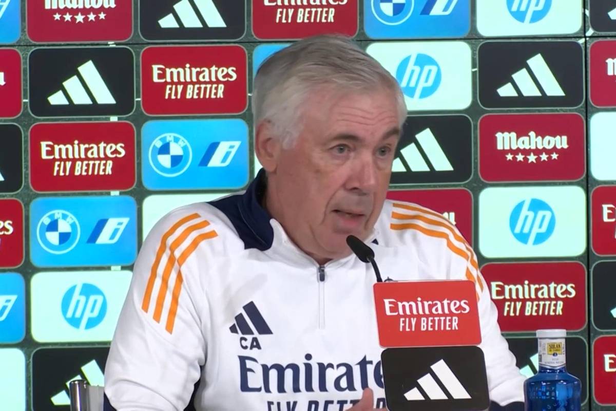 Real Madrid-Trainer Carlo Ancelotti sorgt bei der Pressekonferenz vor dem La-Liga-Spiel gegen Rayo Vallecano für einen kuriosen Moment. 