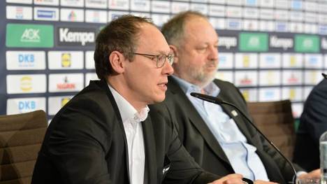 Mark Schober (li.) und Andreas Michelmann (re.) sprechen sich im Namen des DHB klar für die Handball-WM aus.