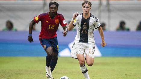 
Igor Oyono (l.) im WM-Spiel gegen die deutsche U17