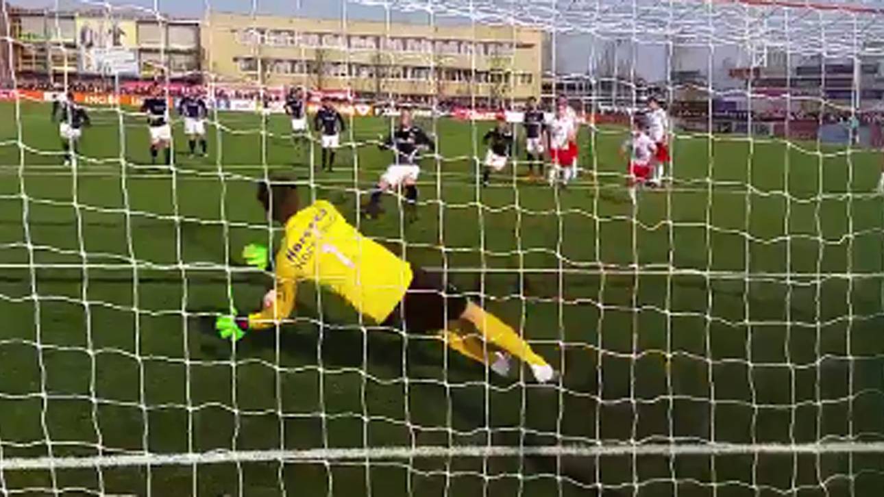 Van der Sar hält bei Rückkehr Elfmeter