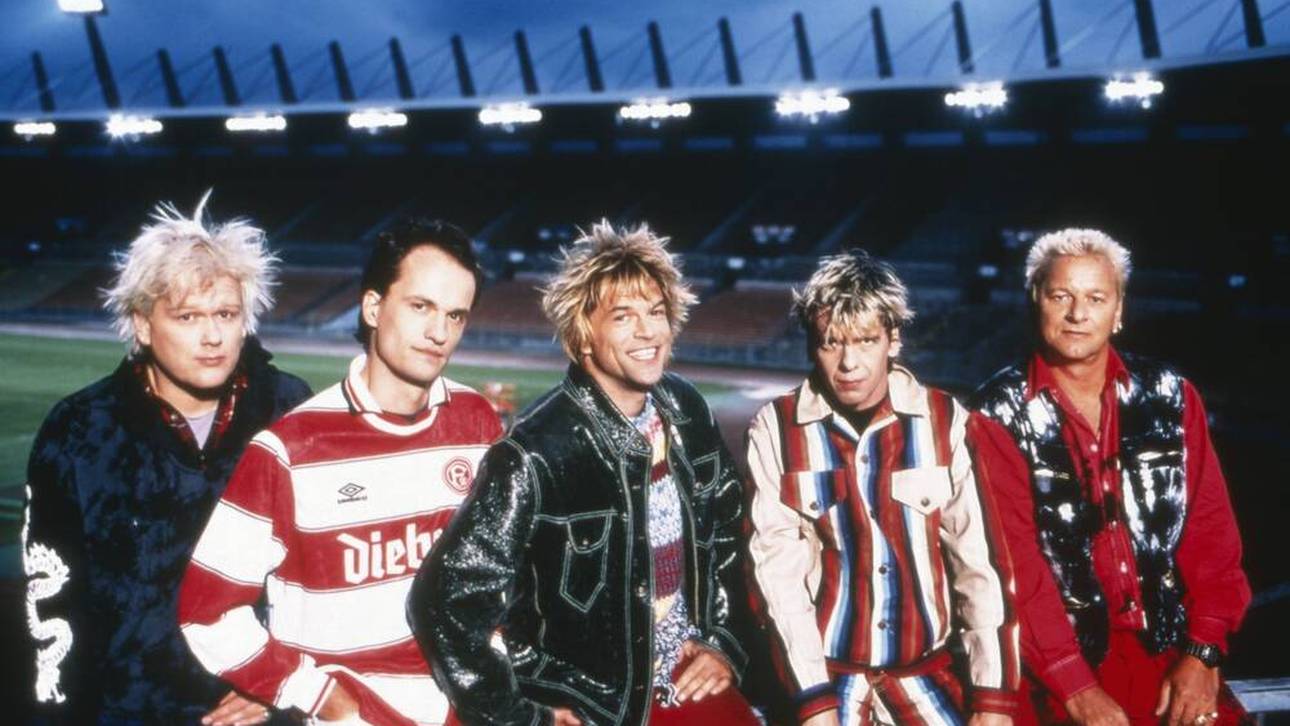 Die Toten Hosen im alten Rheinstadion in den 1990er Jahren. Mit "Hier kommt Alex" gelang der Düsseldorfer Band der Durchbruch. 