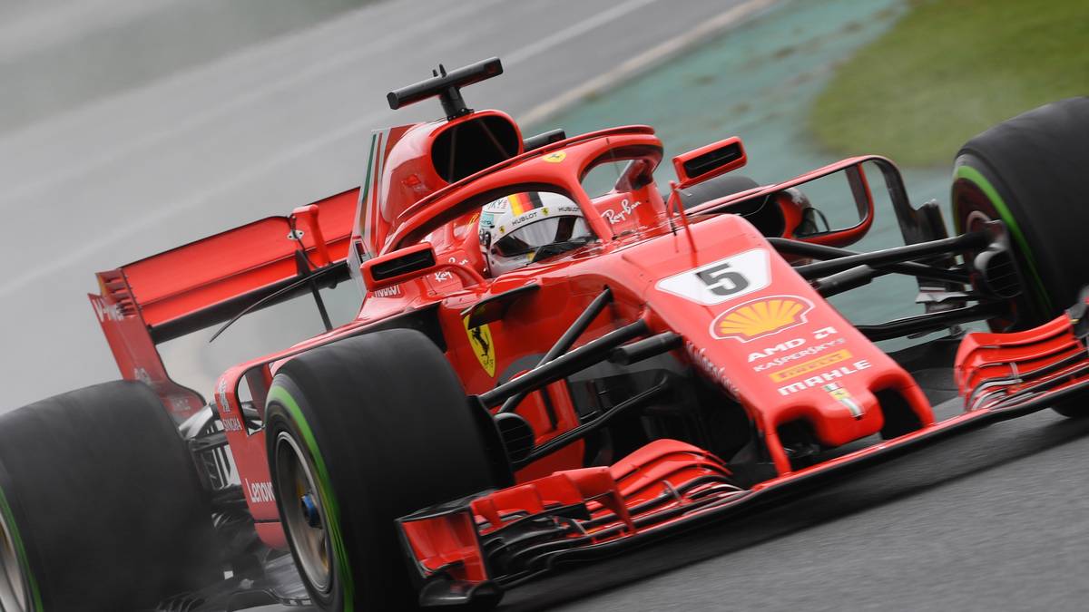 Vettel versucht alles, doch gegen die Mercedes-Power ist er machtlos. Am Ende reicht es sogar nur zu Reihe zwei, da sein Teamkollege Kimi Räikkönen noch einen Tick schneller ist