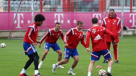 Die Bayern-Spieler haben trotz Sturmböen Spaß im Training