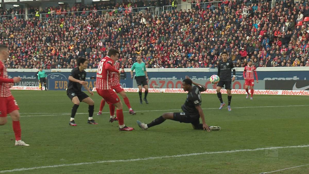 Freiburg feiert dank zweier Elfmeter einen Heimsieg gegen Stuttgart. Unglücksrabe Dan-Axel Zagadou verursacht beide Strafstöße.