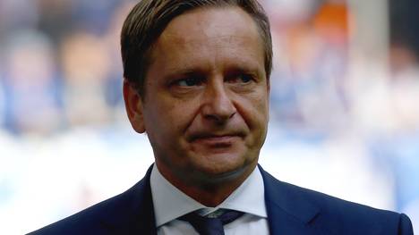 Horst Heldt hat die Vorrunde mit Schalke 04 als Gruppensieger abgeschlossen