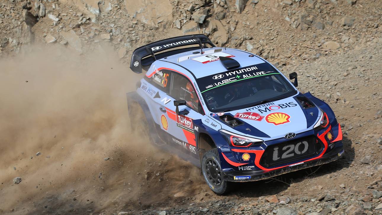 WRC: Neuville hauchdünn vorne