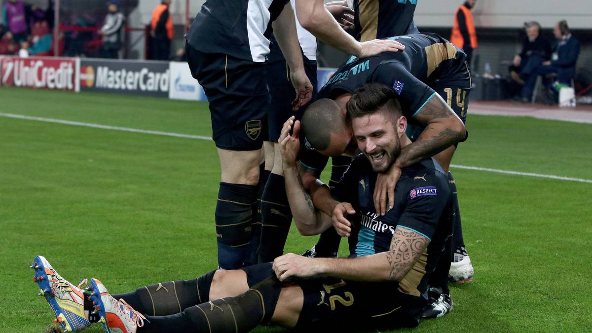 Der Franzose trifft gleich dreimal - da darf man auch Glückwünsche entgegen nehmen