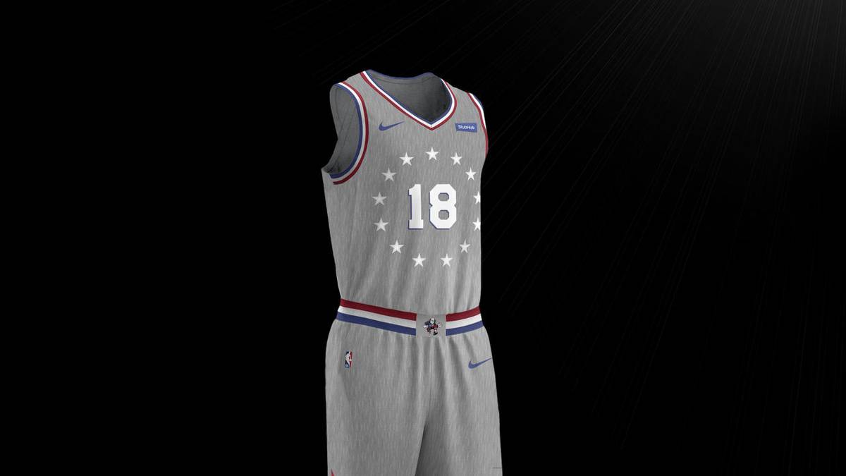 Der Name des Teams auf der Brust ist durch 13 Sterne ersetzt und repräsentiert die ursprünglichen 13 Kolonien