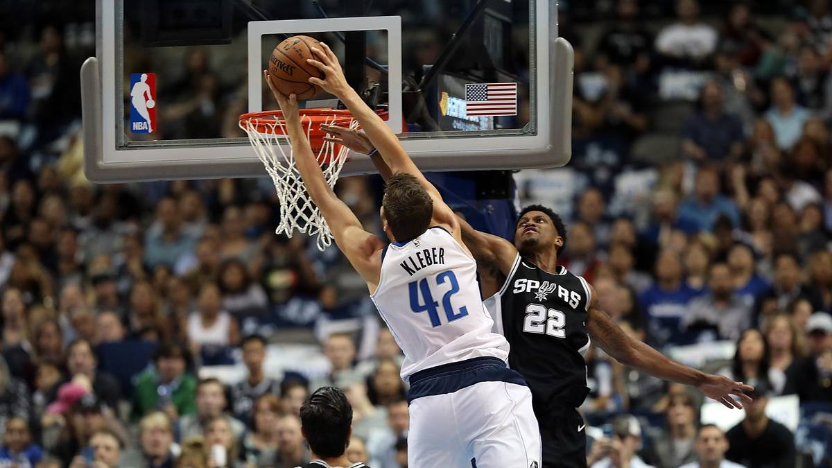 Sollte Dallas also tatsächlich Platz acht erreichen, wäre dies angesichts der Konkurrenz ein Riesenerfolg. Die kommenden Jahre sprechen aber klar für Dallas, denn Porzingis und Doncic gehört die Zukunft der NBA. Locken die Texaner in mittelbarer Zukunft einen weiteren Star zu sich, ist auch wieder mehr drin