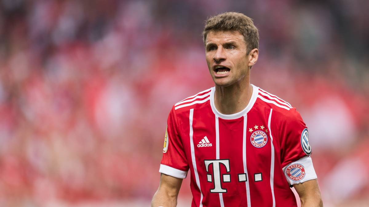 PLATZ 1 - FC BAYERN MÜNCHEN: 89,95 (Adidas). Rekordchampion Bayern München wird genauso Meister in der umgekehrten Trikot-Preistabelle, muss sich den Titel abe rmit zwei Klubs teilen