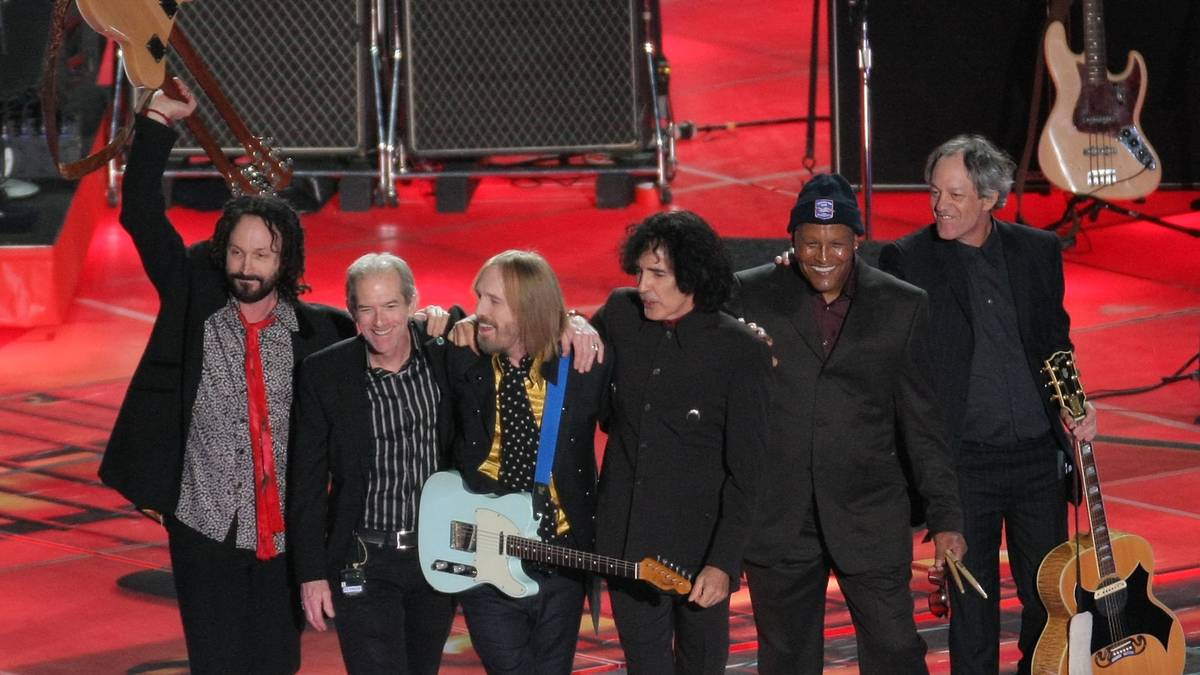 Etwas gemächlicher geht es 2008 zu, als der Super Bowl schon einmal in Glendale, Arizona, zu Gast ist: Tom Petty and the Heartbreakers begeistern die Massen mit "Free Fallin'" und "I Won't Back Down"