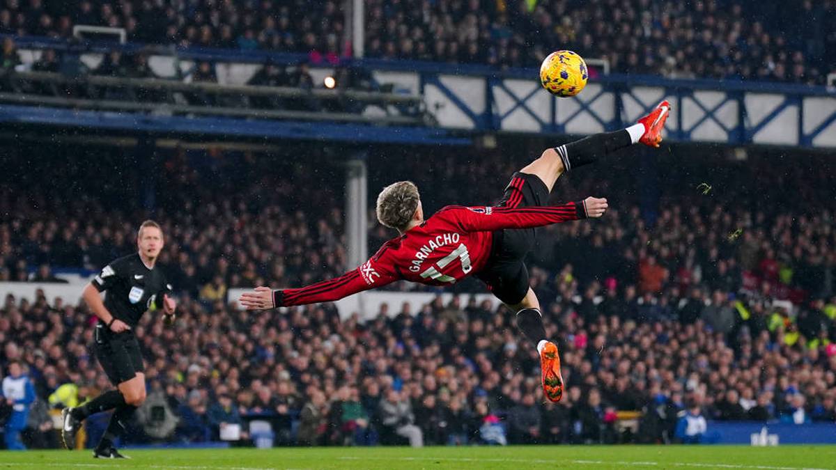 Alejandro Garnacho erzielt gegen Everton ein Traumtor per Fallrückzieher