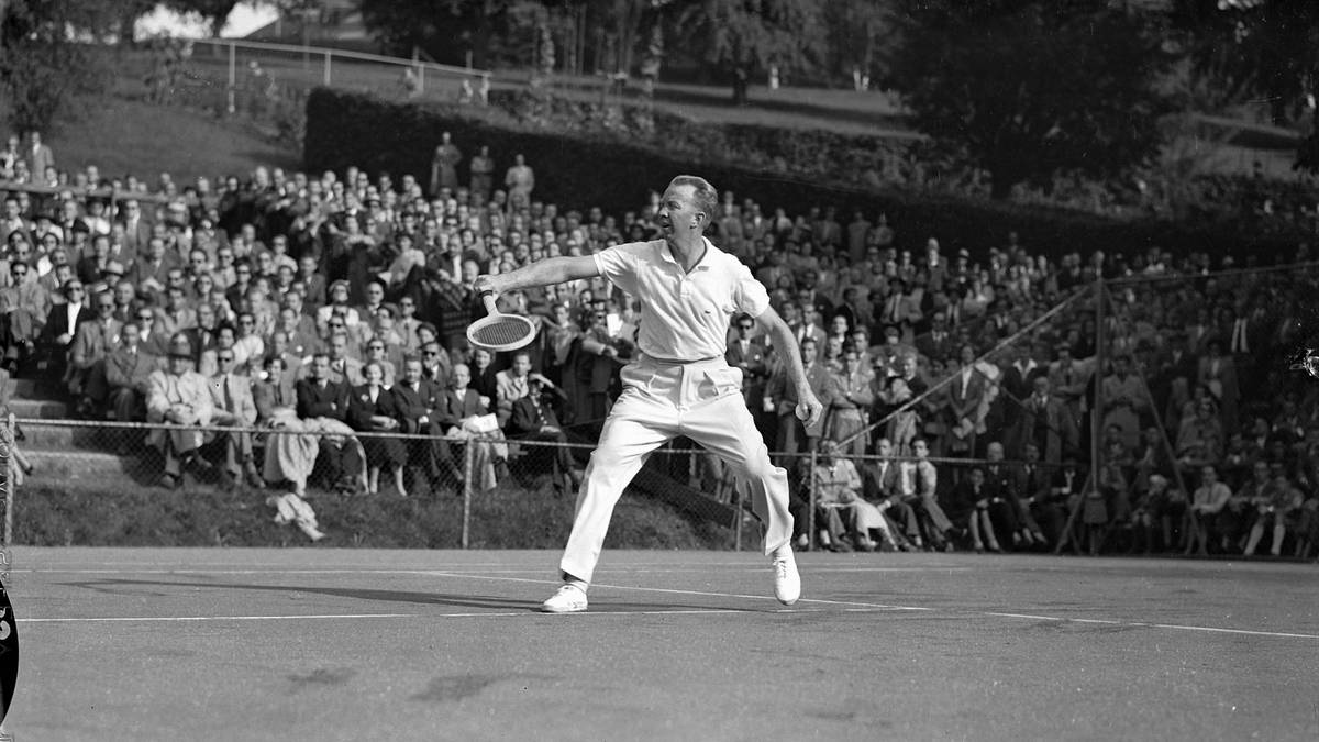 DON BUDGE (1x Australian Open, 1x French Open, 2x Wimbledon, 2 US Open): Der US-Amerikaner ist 1938 der erste Spieler weltweit, der alle vier Grand Slams in einem Jahr gewinnt. Dabei ist er zu diesem Zeitpunkt gerade einmal 22 Jahre alt