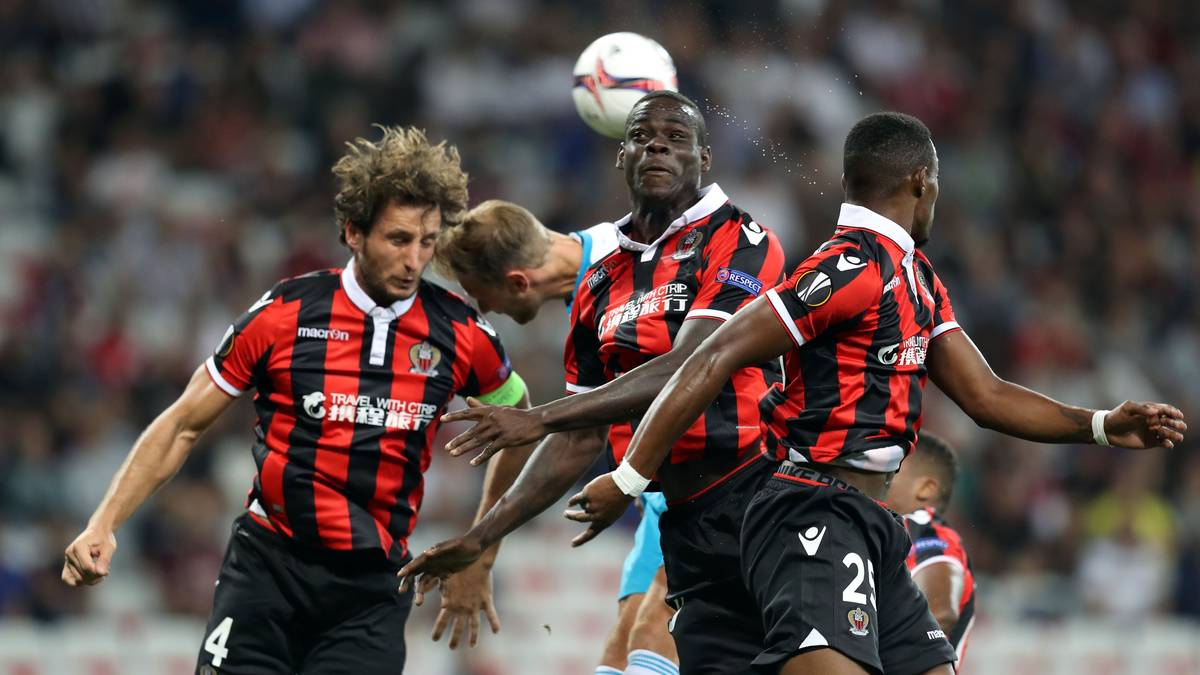 Balotellis (M.) Einsatz war lange unklar, Lucie Favre hatte ein Geheimnis daraus gemacht. Letztlich steht er auf dem Platz und ist hier mit dem Kopf zur Stelle