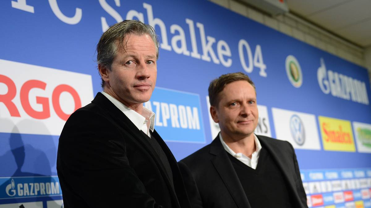 ...und mit Heldt (r.) schon beim VfB Stuttgart zusammengearbeitet hatte. Von nun an weht Heldt ein schärferer Wind ins Gesicht, weil er nach der Stevens' Entlassung in der Öffentlichkeit für die Personalentscheidungen und Spielerverpflichtungen wie Barnetta, Chinedu Obasi oder Ciprian Marica scharf kritisiert wird