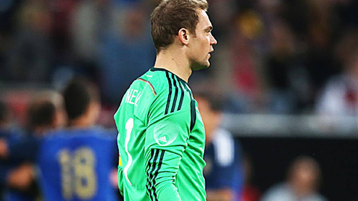 MANUEL NEUER: Der Münchner vertrat den neuen Kapitän Bastian Schweinsteiger. Ein unglückliches Spiel in seiner ersten Partie mit der Binde. War bei den Gegentoren machtlos, hatte sonst keine Gelegenheiten, sich groß auszuzeichnen. SPORT1-NOTE: 3,5
                  
                  
                  
                  
                  
                  
                  
                  
                  