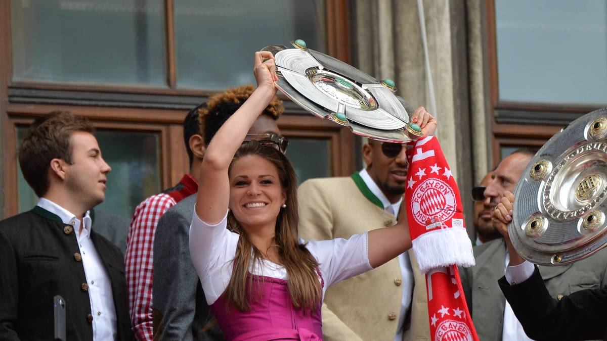 Die 22-jährige Melanie Leupolz wurde im baden-württembergischen Wangen geboren und spielte  vier Jahre lang für den SC Freiburg. Doch 2014 zog es sie zum FC Bayern München, mit dem sie 2015 und 2016 die Meisterschaft holte. Ferner schwang sie sich 2013 mit Deutschland zur Europameisterin auf