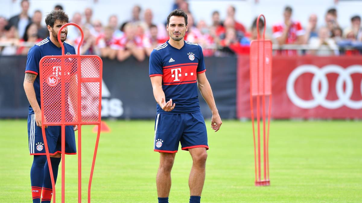 Abwehrgrößen unter sich: Mats Hummels (r.) und Javi Martinez