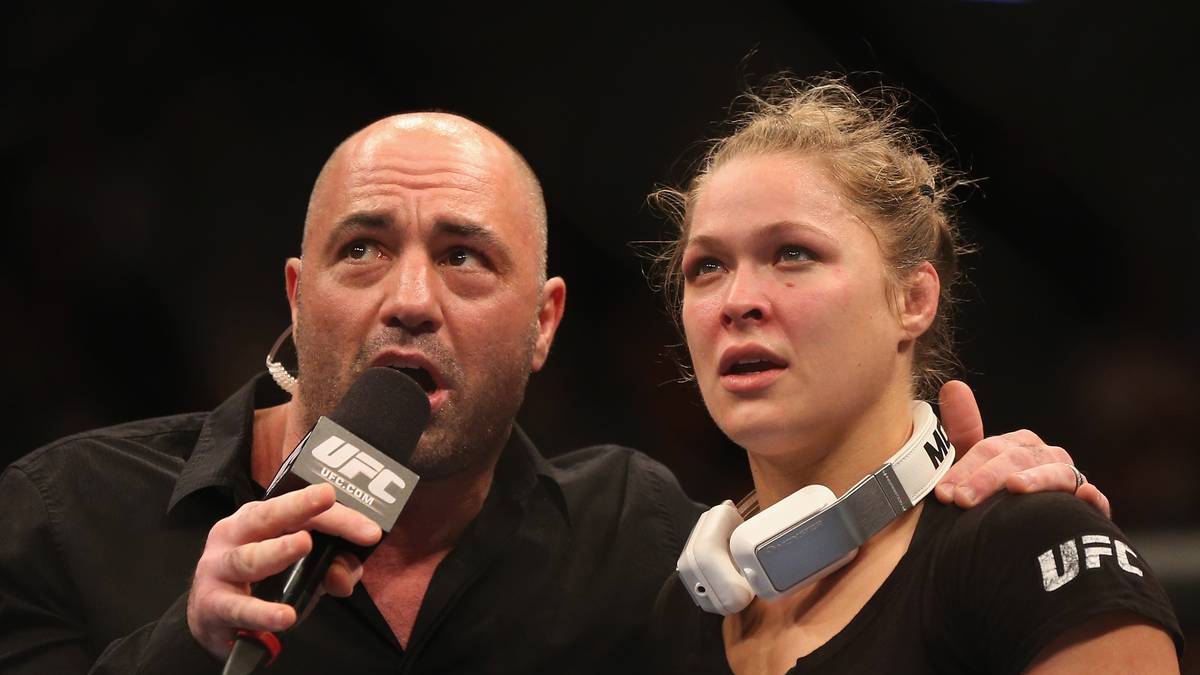 Der weltgrößte Verband UFC und sein Präsident Dana White (links) machten Rousey - die selbst nach ihren Kämpfen meist kaum Spuren zeigt - zum Aushängeschild des weiblichen Kampfsports