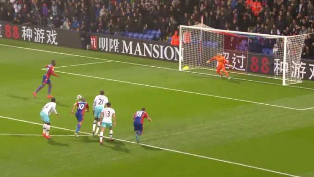 Zu lässig! Benteke verballert Elfmeter