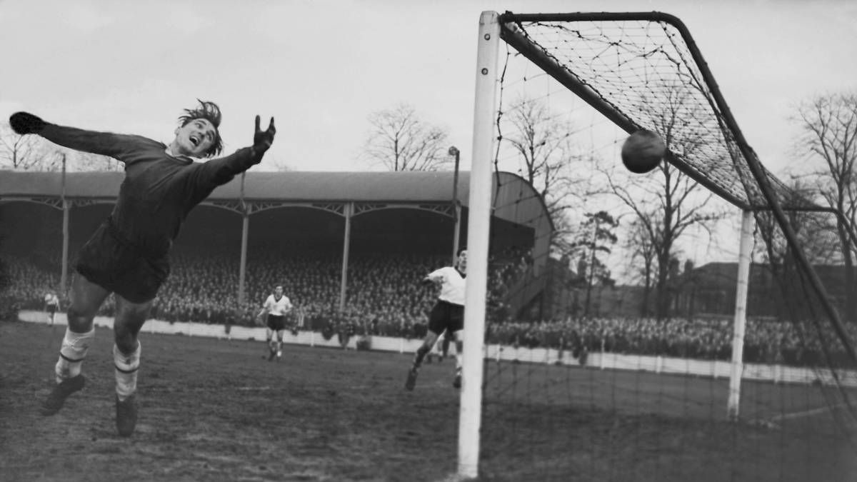 Das Stadion hat Platz für 8.500 Zuschauer und war trotz seiner geringen Kapazität sogar Austragungsort eines Länderspiels. Im Jahr 1907 schlug England die Niederlande mit 12:2. Bis heute ist dies die höchste Niederlage, die ein niederländisches Team je hinnehmen musste