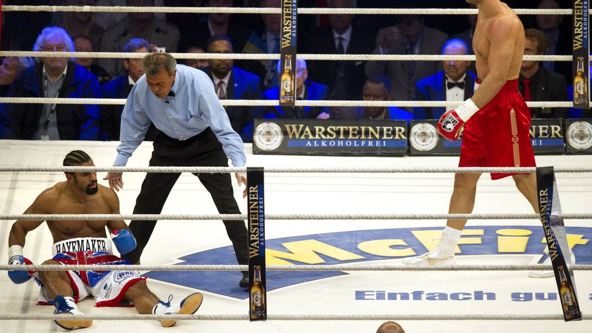 Aber letztendlich hat auch Haye kaum eine Chance gegen "Dr. Steelhammer" und verliert klar nach Punkten. Haye macht nach dem Kampf eine Zehenverletzung dafür verantwortlich, nie wirklich attackiert haben zu können