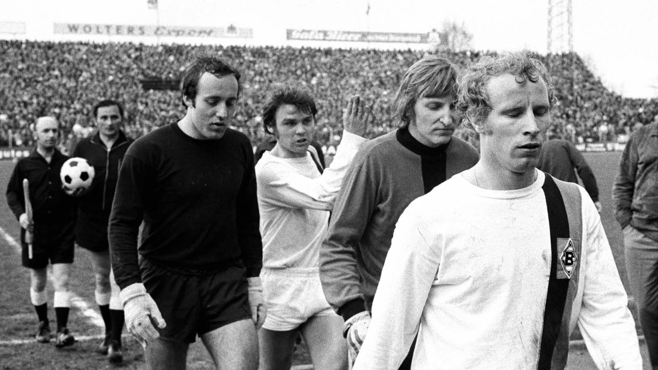 Berti Vogts (r.)
