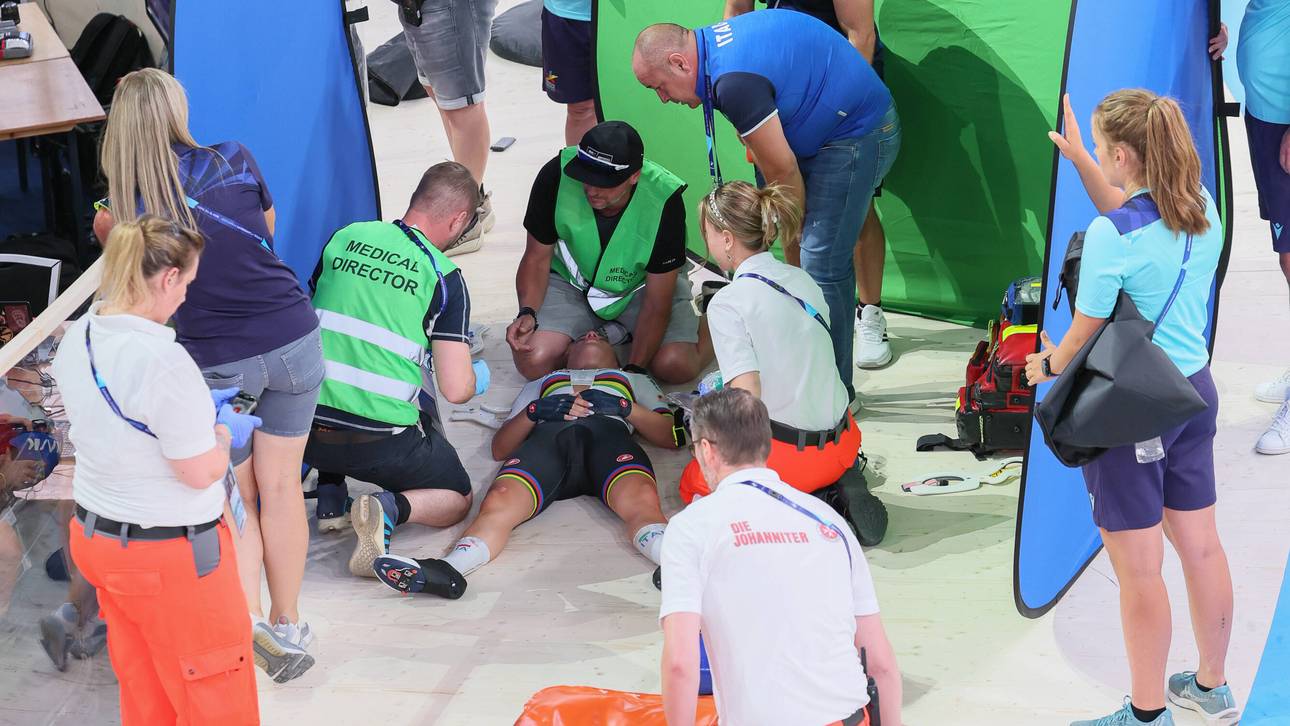 Letizia Paternoster muss nach ihrem schweren Sturz bei der Bahnrad-EM in München behandelt werden