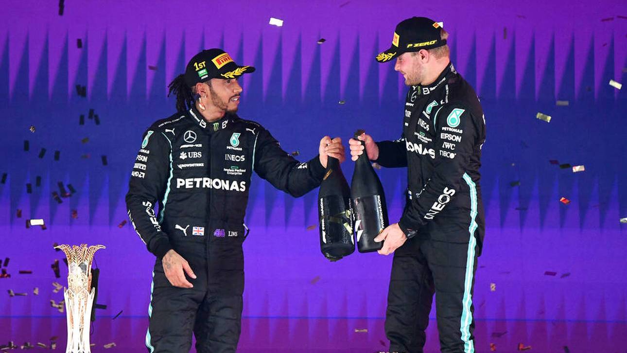 Lewis Hamilton und Valtteri Bottas feiern zusammen