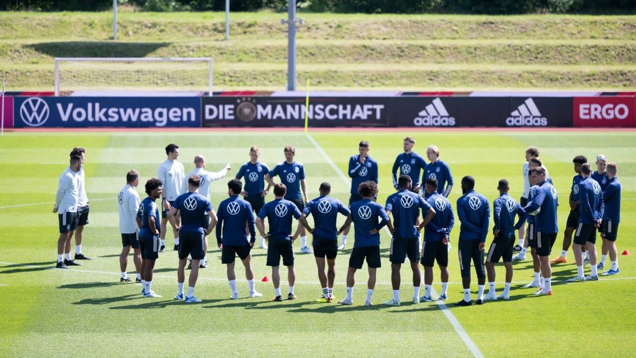 DFB-Team informiert sich über Lage in Katar