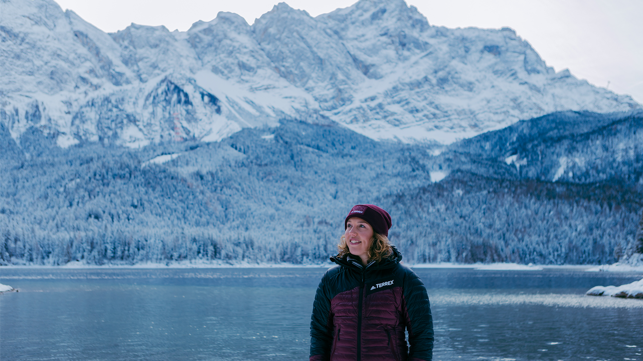 Auch nach ihrer sportlichen Karriere ist Laura Dahlmeier der Natur als Bergführerin sehr verbunden geblieben.