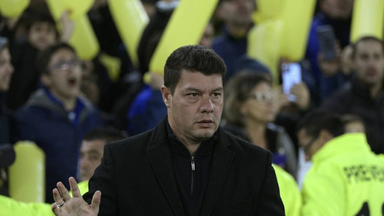 Topklub feuert Trainer an Tankstelle