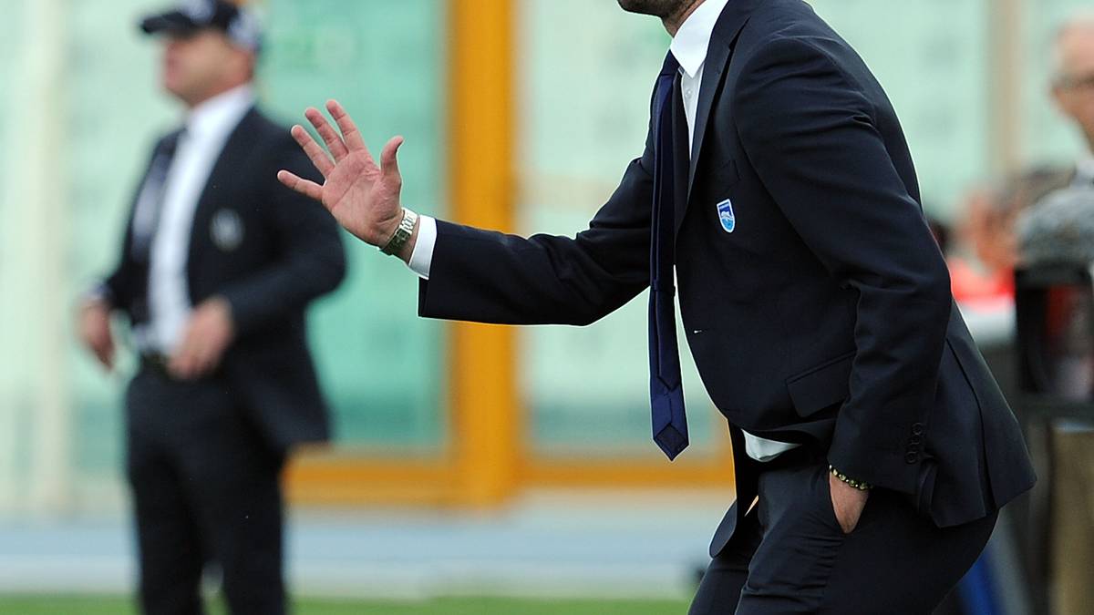 Der jüngste Coach, CHRISTIAN BUCCHI, hat mit seinen 40 Jahren schon viele Tapetenwechsel hinter sich. Als Spieler wechselte er 15 Mal den Verein, als Trainer bereits sechs Mal (in fünf Jahren). Aktuell steht er bei Sassuolo Calcio unter Vertrag