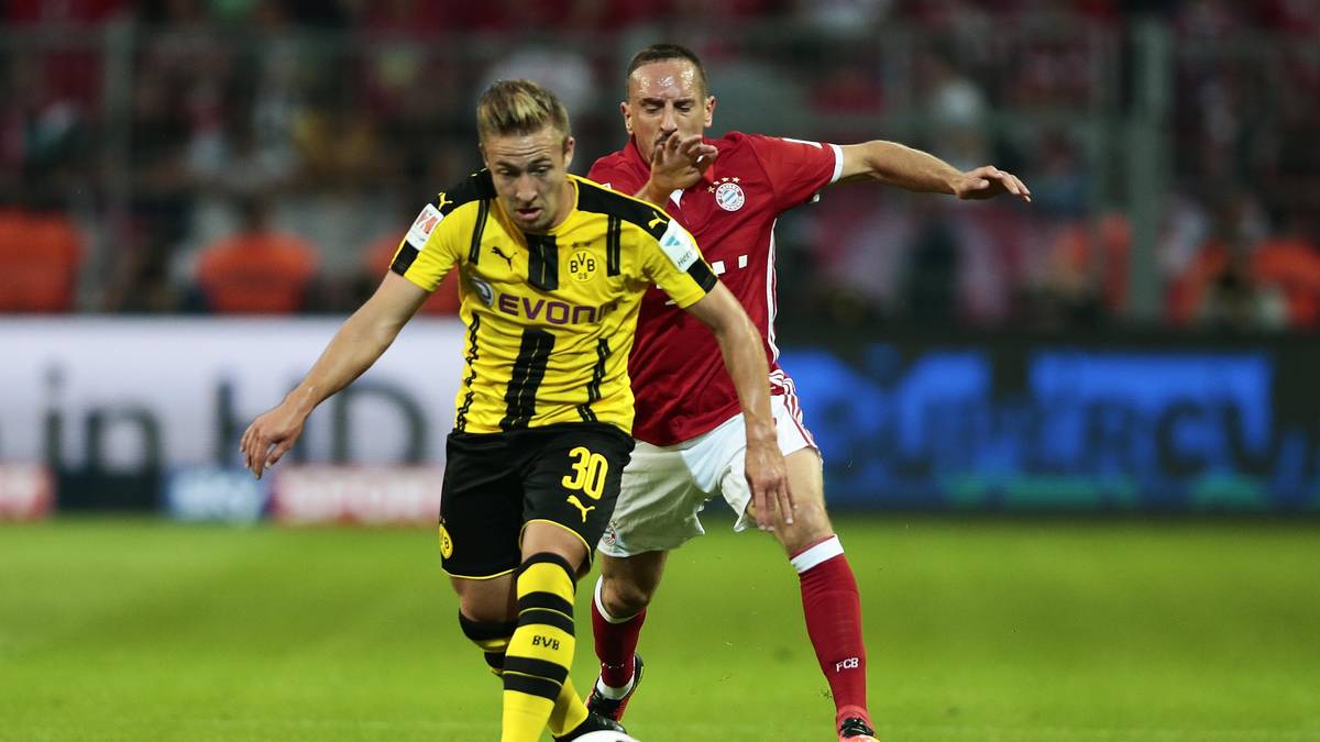 FELIX PASSLACK:  Für ihn musste der BVB nicht einmal Ablöse bezahlen. Der 18-Jährige kommt aus der eigenen Jugend. Im Supercup gegen den FC Bayern überzeugte er gegen Superstar Franck Ribery
